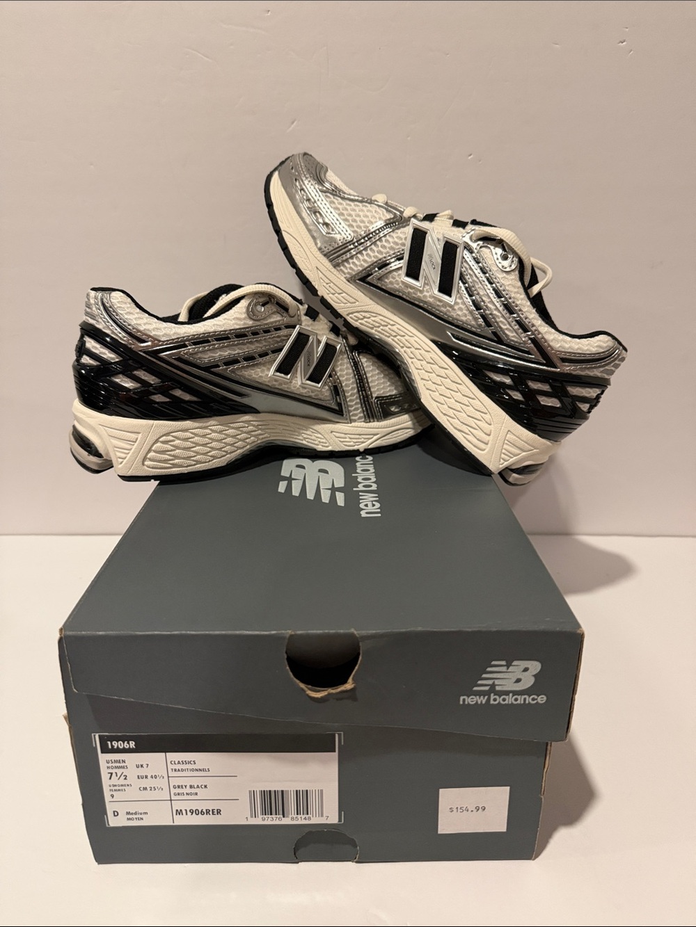 NB1906R ‘Silver Black’ (M1906RER)